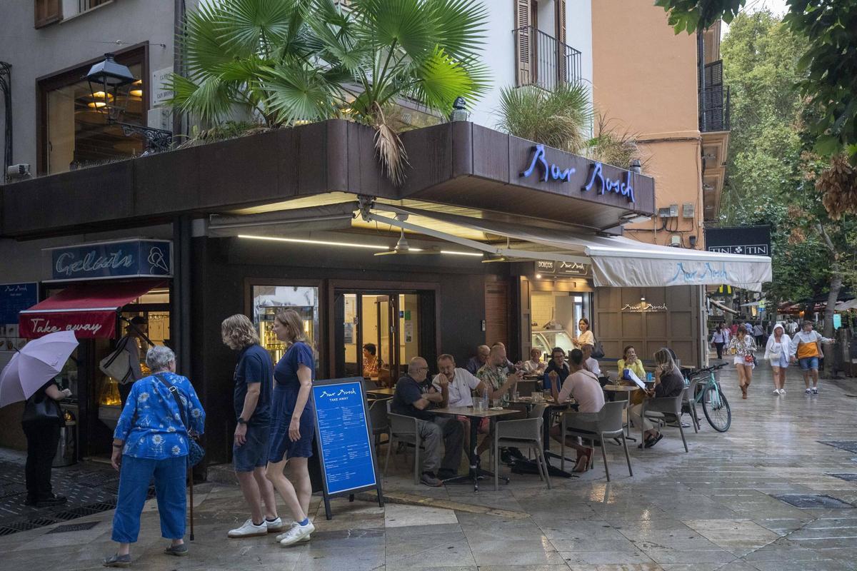 Algunos bares han decidido que prohibir fumar en sus terrazas