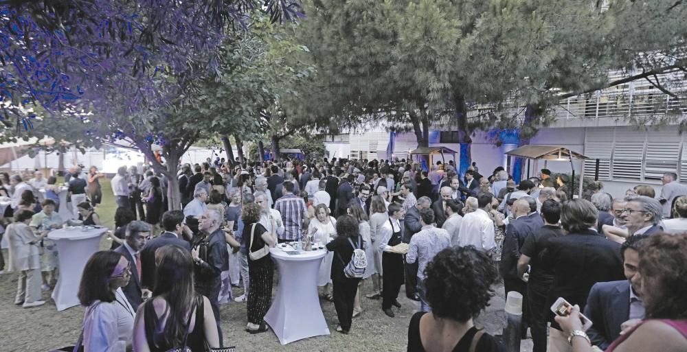 El jardín de Diariode Mallorca fue el escenario del amenocóctel que se celebrótras la entrega de premios.