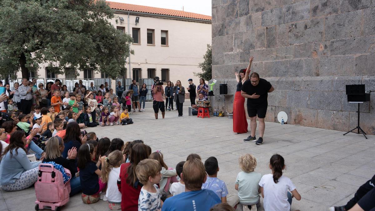 Uno de los espectáculos de magia del festival internacional de la Vall.