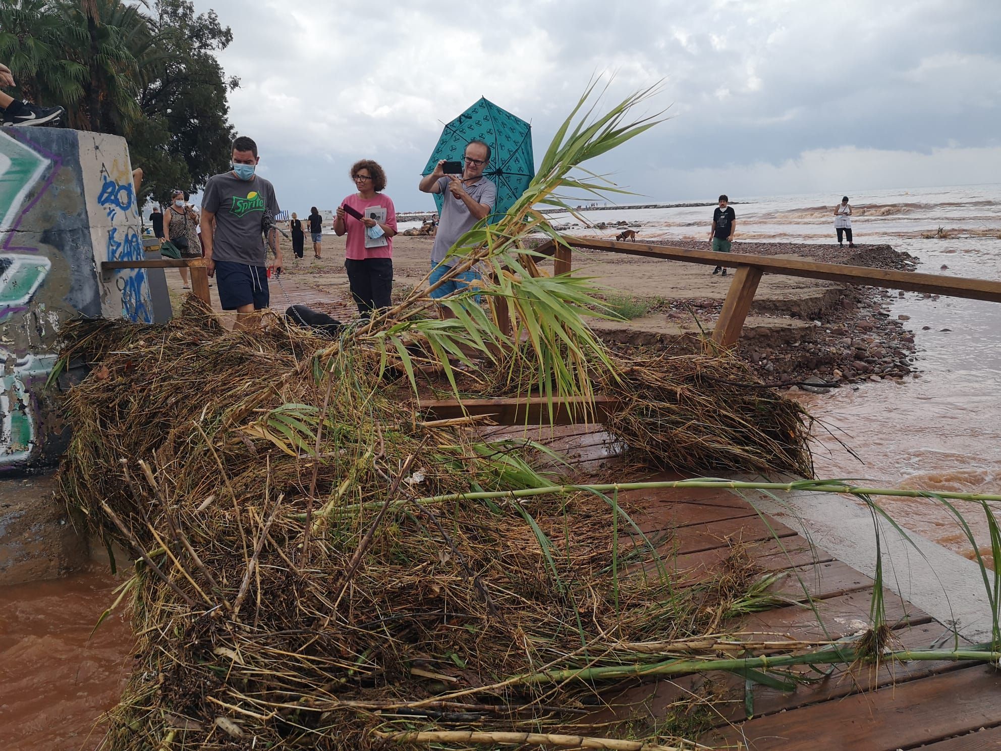 Benicàssim ahogada por el temporal, foto a foto