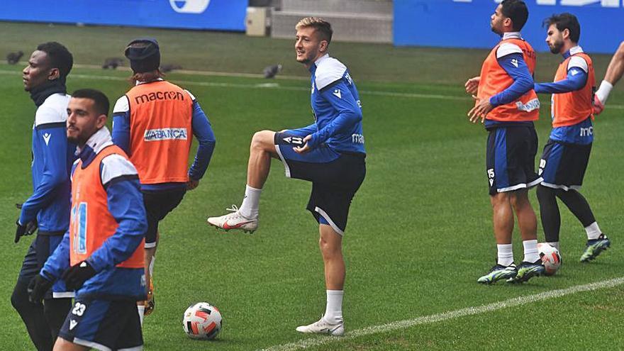 Los jugadores deportivistas, en un entrenamiento. |   // CARLOS PARDELLAS