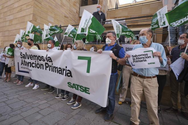 Enfermeros y fisioterapeutas canarios se manifiestan para exigir un aumento de plantilla en los centros de salud