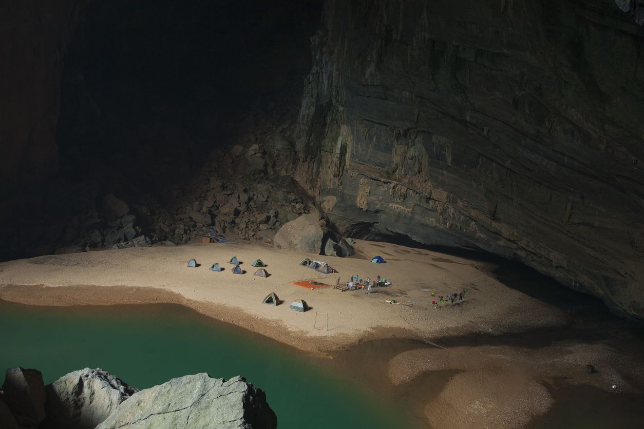 Campamento montado durante una expedición