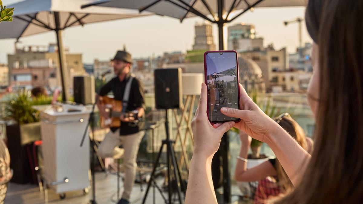 Concierto en la terraza de un hotel.