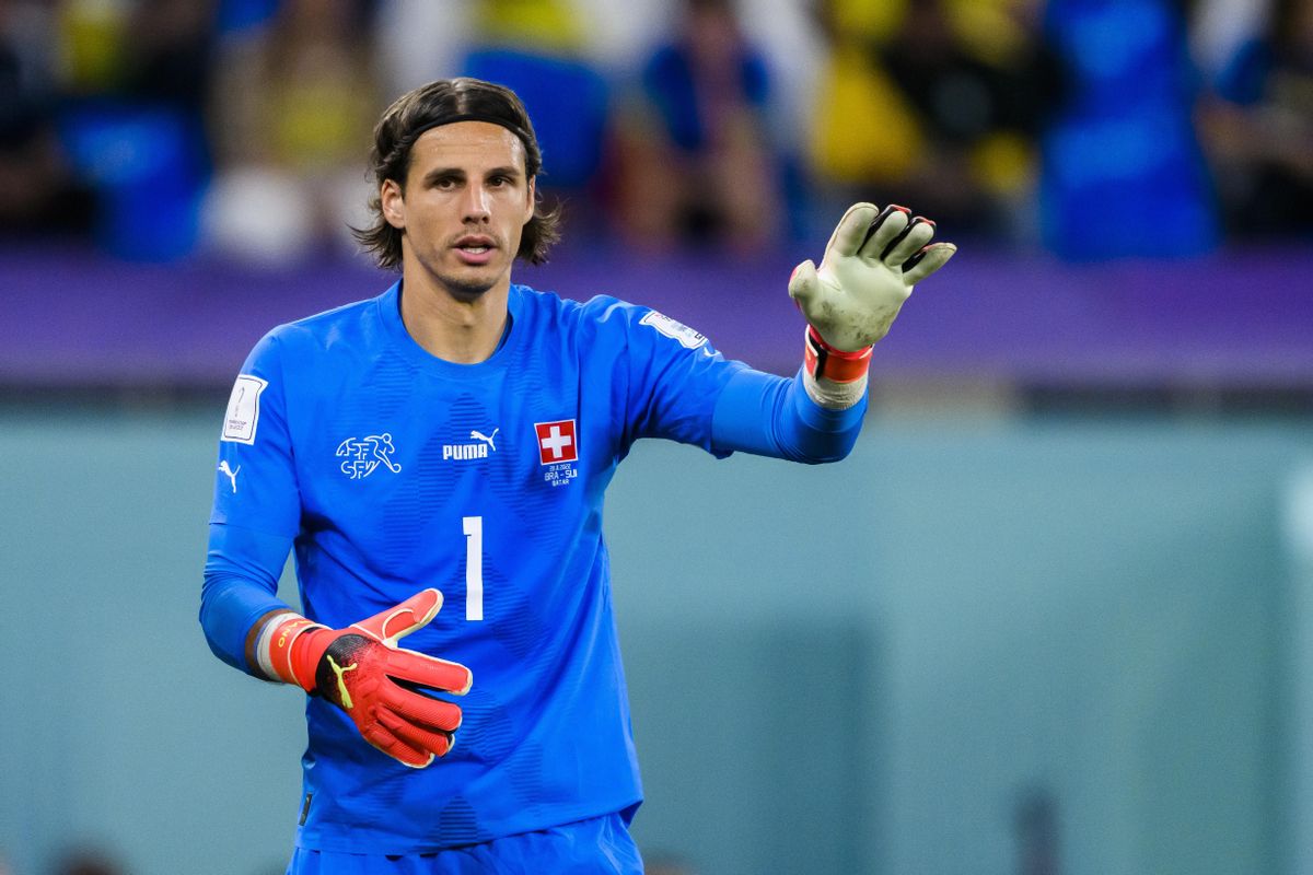 Doha (Qatar), 28/11/2022.- Switzerland’s goalkeeper Yann Sommer gestures during the FIFA World Cup 2022 group G soccer match between Brazil and Switzerland at Stadium 947 in Doha, Qatar, 28 November 2022. (Mundial de Fútbol, Brasil, Suiza, Catar) EFE/EPA/LAURENT GILLIERON