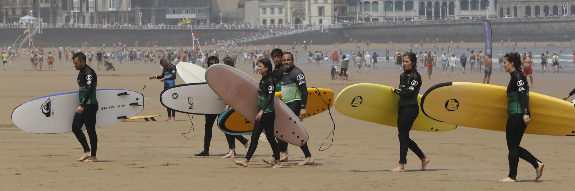 Surfistas en San Lorenzo