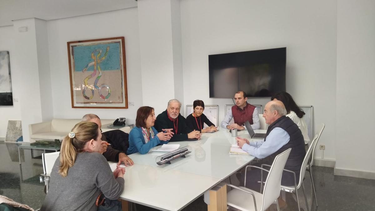 Colectivos vecinales de Paterna se reunieron con el gerente de FGV para trasladar los problemas