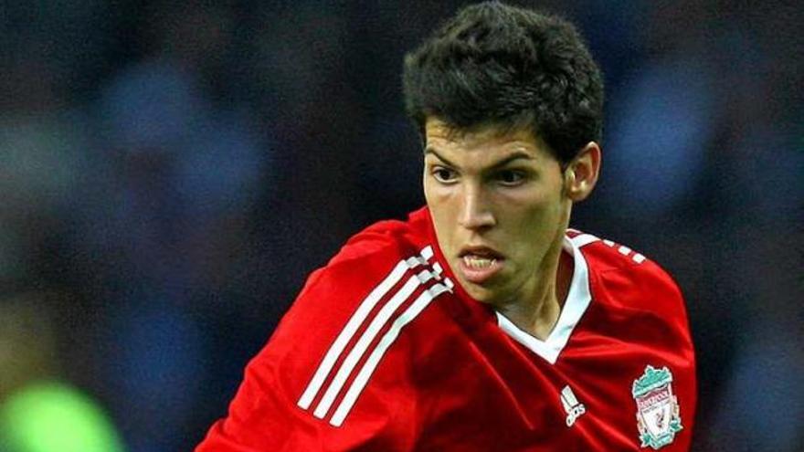 Uno más. Dani Pacheco, con la camiseta del Liverpool.