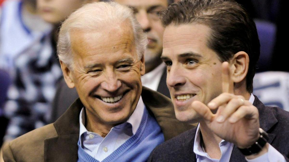 Hunter Biden, junto a su padre en una imagen de archivo.