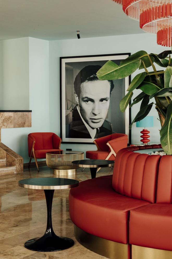Retrato de Marlon Brando en una de las salas del hotel