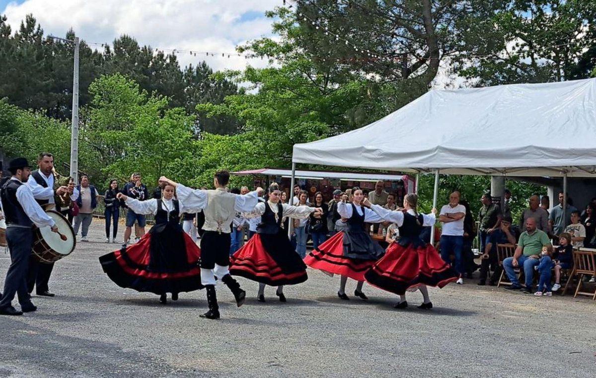 La parroquia de Cora estrena su Festa da Bola