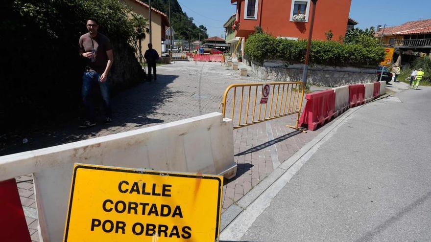 Los accesos al centro histórico de Raíces Viejo, cortados por las obras.