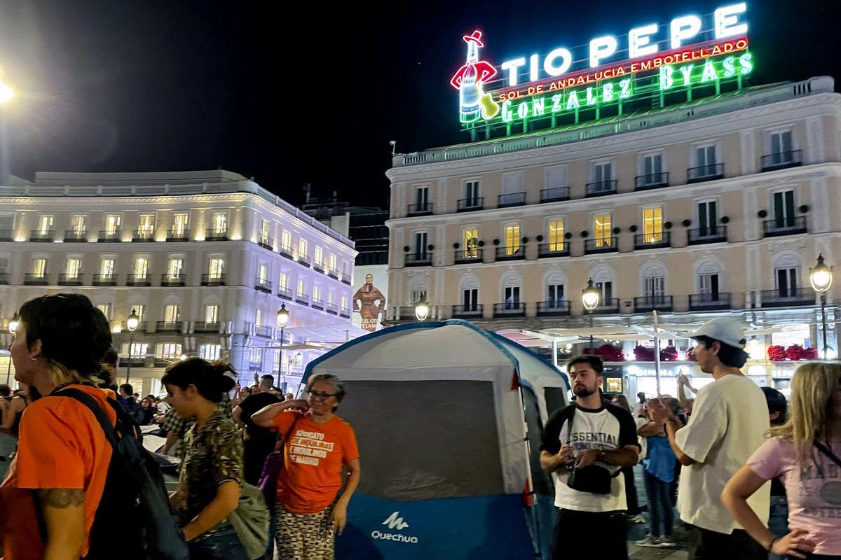 Acampada en la Puerta del Sol para reclamar la aprobación del 'decreto Maricarmen'. Acampada en la Puerta del Sol para reclamar la aprobación del 'decreto Maricarmen'.