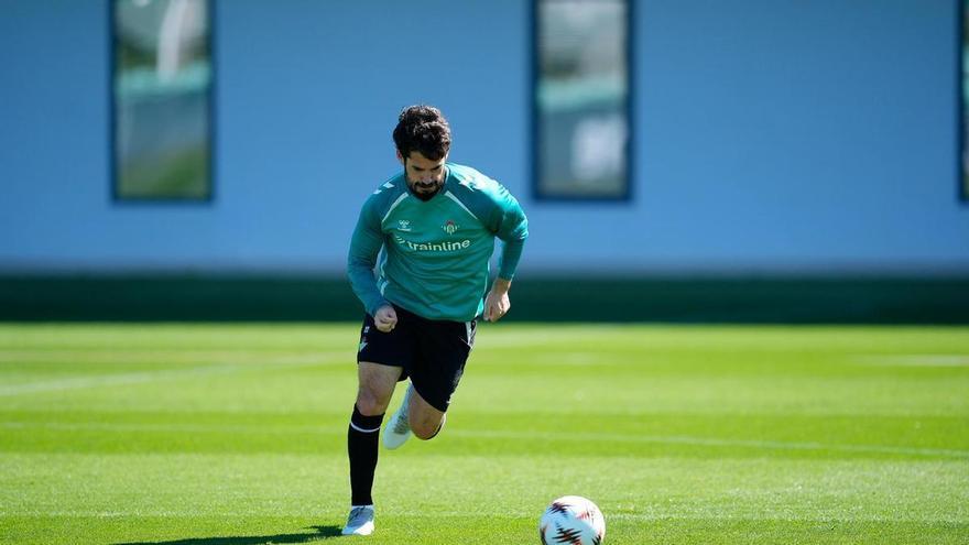 Isco Alarcón sigue con su ritmo de recuperación y entrena a diario en el Betis tras finalizar la temporada