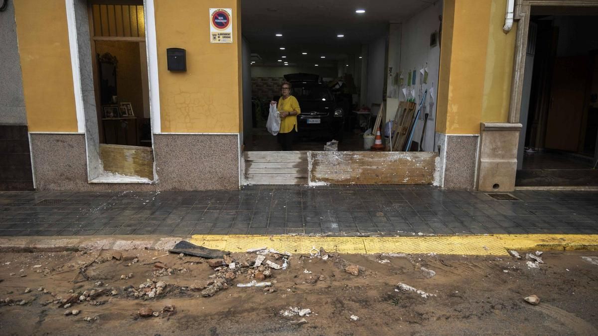 Protección contra el agua en una vivienda de Catadau.