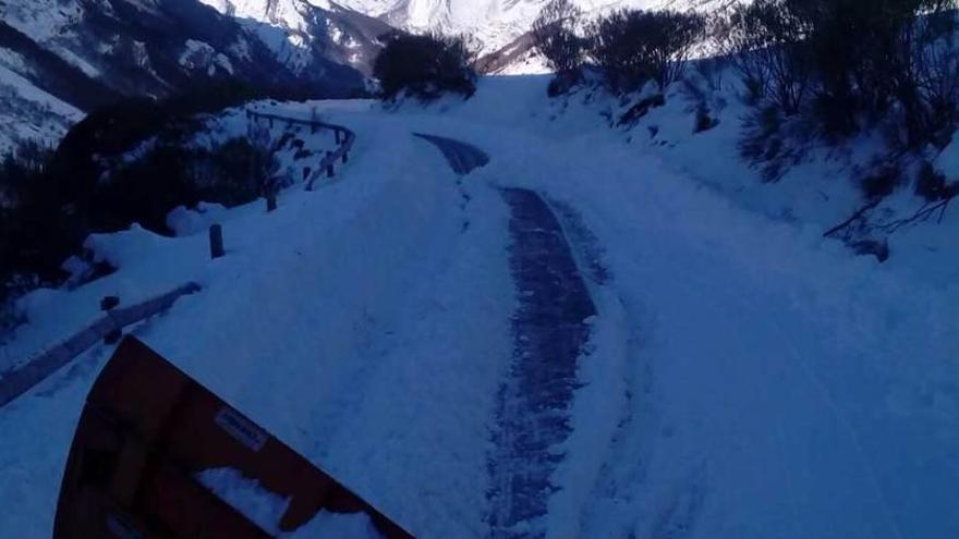 La nieve impedirá el acceso a La Farrapona durante el puente