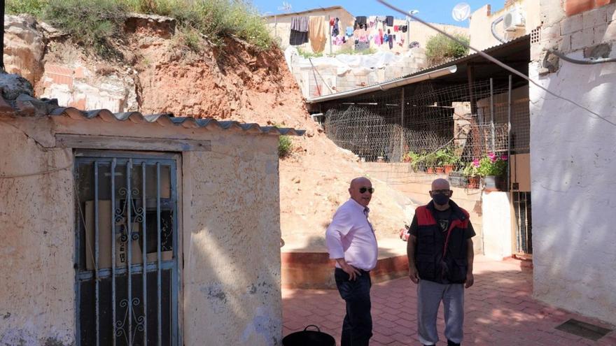 Revisan las viviendas de los cabezos de San Pedro y San Cristóbal tras las lluvias de finales de invierno