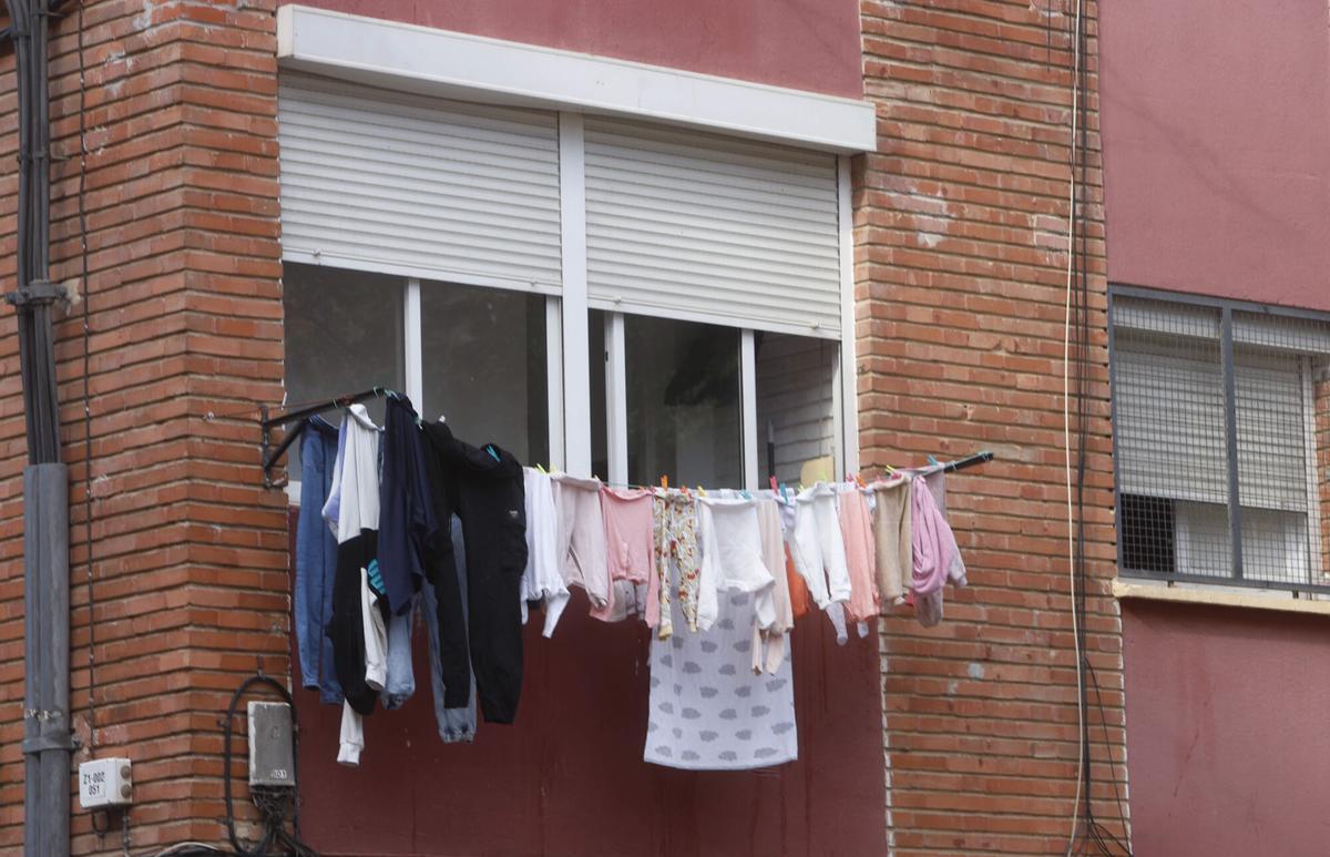 Un tendedero exterior en una vivienda de Zaragoza