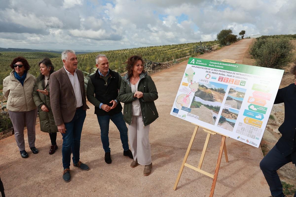 INVERSIÓN DE LA JUNTA | La consejera Catalina García inaugura una vía ...