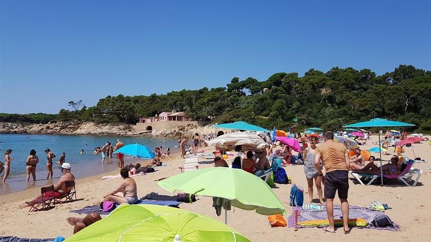 Muere ahogado un hombre de 67 años en una playa de Sitges