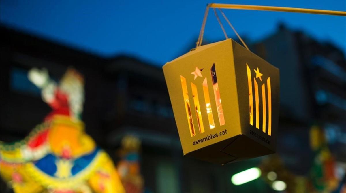 zentauroepp36772574 a float passes by a paper lantern cut out of an estelada a 170105203017 zentauroepp36772574 a float passes by a paper lantern cut out of an estelada a 170105203017