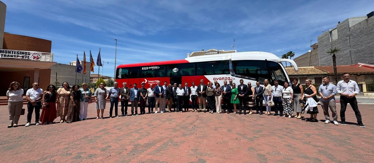 La Generalitat presenta en Los Montesinos una nueva ruta de autobuses en la Vega Baja