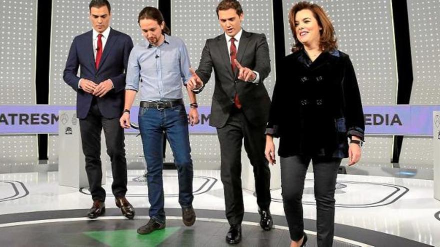 Sánchez, Iglesias, Rivera i Sáenz de Santamaría just abans de començar el debat