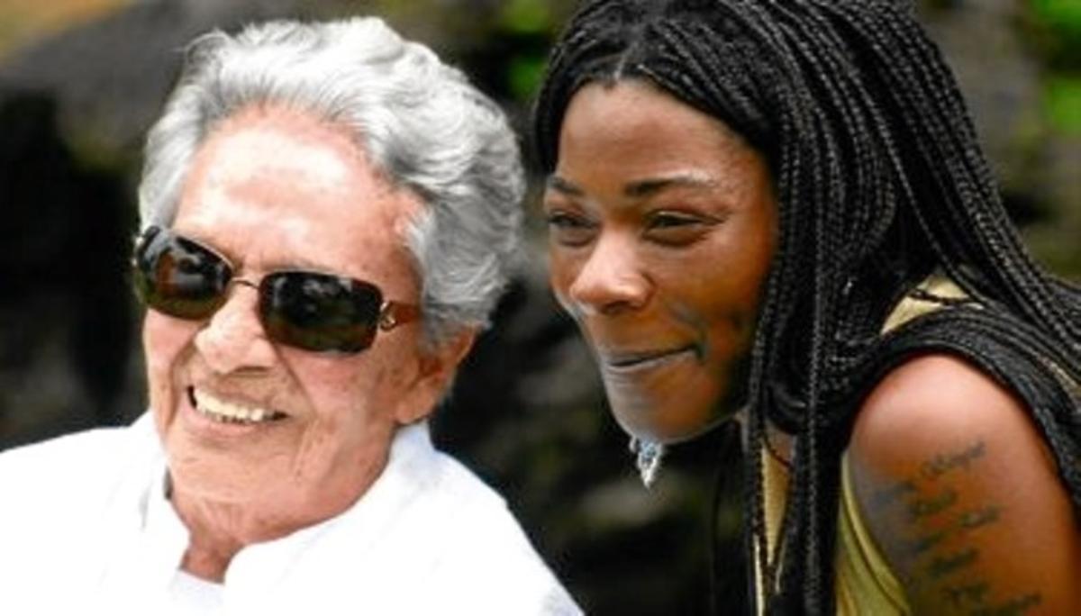 Còmplices Chavela Vargas i Concha Buika, l’octubre passat, a la casa que l’artista mexicana té a Tepoztlán. Còmplices Chavela Vargas i Concha Buika, l’octubre passat, a la casa que l’artista mexicana té a Tepoztlán.
