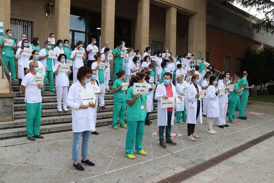 Un moment de la protesta dels metges del Trueta