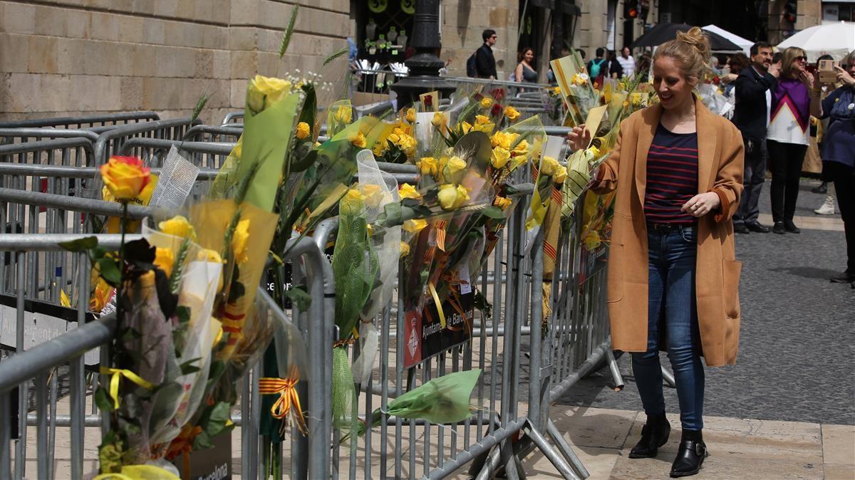 zentauroepp43046985 barcelona 23 04 2018  barcelona diada de sant jordi  ofrenda180423150350