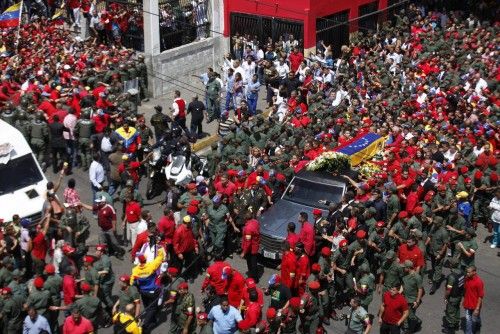 TRASLADO DEL FÉRETRO DE CHÁVEZ A LA ACADEMIA MILITAR EN CARACAS