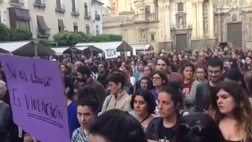 Concentración en Murcia por la sentencia de 'La Manada': "No es abuso, es violación"