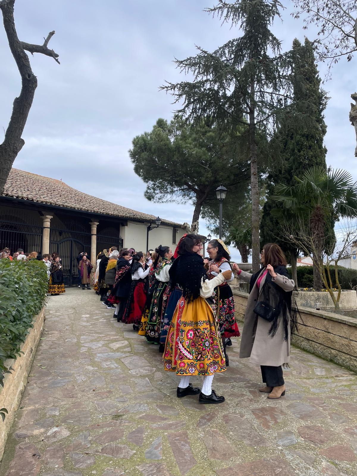 GALERÍA | Las águedas de Pajares salen procesión y bailan La Peregrina