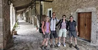 Cuatro turistas franceses alojados en una celda en Lluc: "Hemos pasado tres noches, esto es un monasterio, no hay lujo y lo recomiendo"