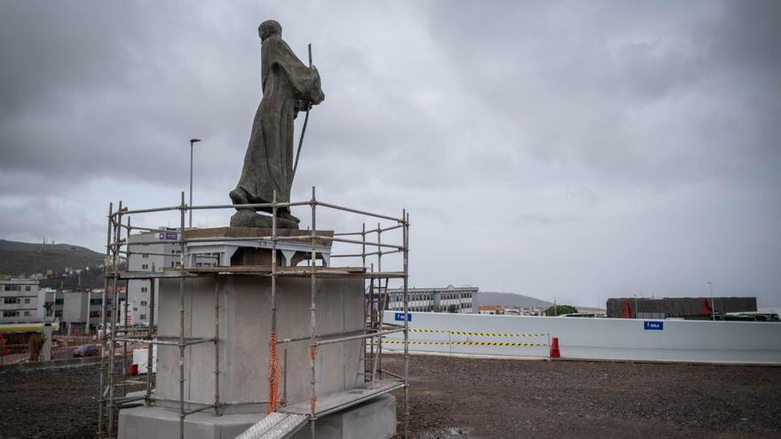 Colocación del Padre Anchieta en su nueva ubicación