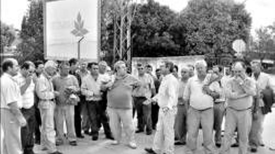 Empleados de Cetarsa en Coria protestan por el recorte laboral