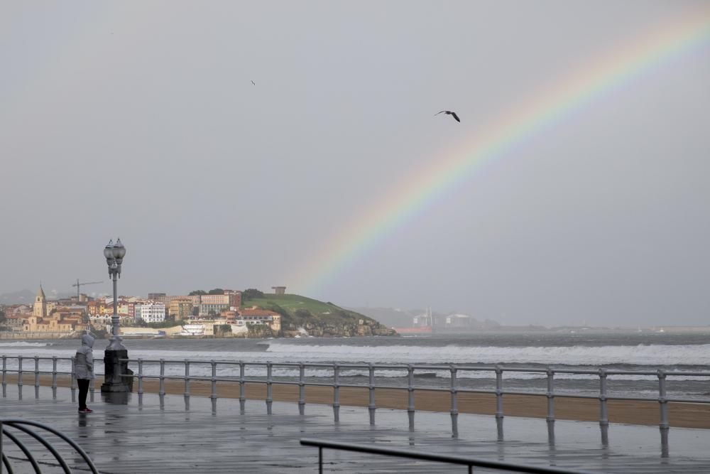 Espectacular arcoiris en Gijón tras "Amelie"