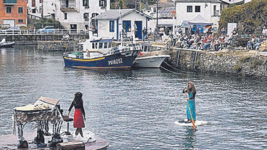 El puerto de Viavélez "abraza" el espectáculo del piano flotante - La Nueva  España