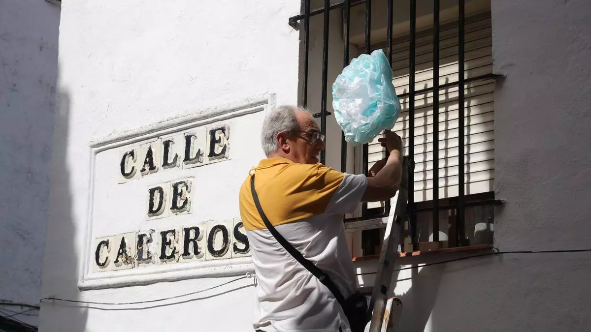 Cuenta atrás para el regreso a Cáceres de la Virgen de la Montaña, que estrena la Tau de San Francisco, icono del colegio San Antonio