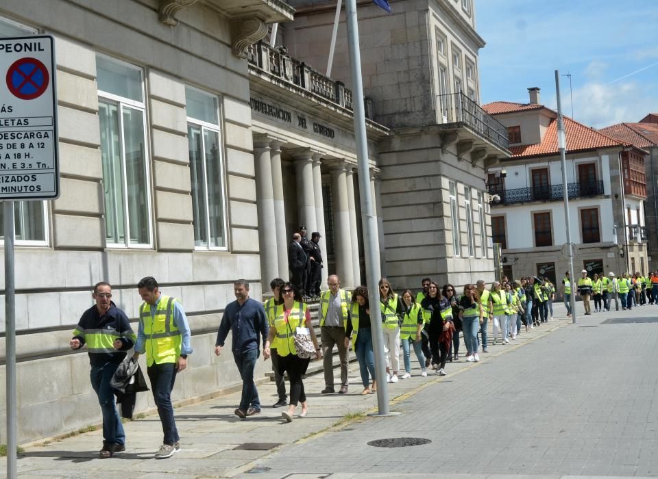 Prórroga de Ence | Cadena de chalecos amarillos y lazos verdes en Pontevedra por la continuidad de Ence