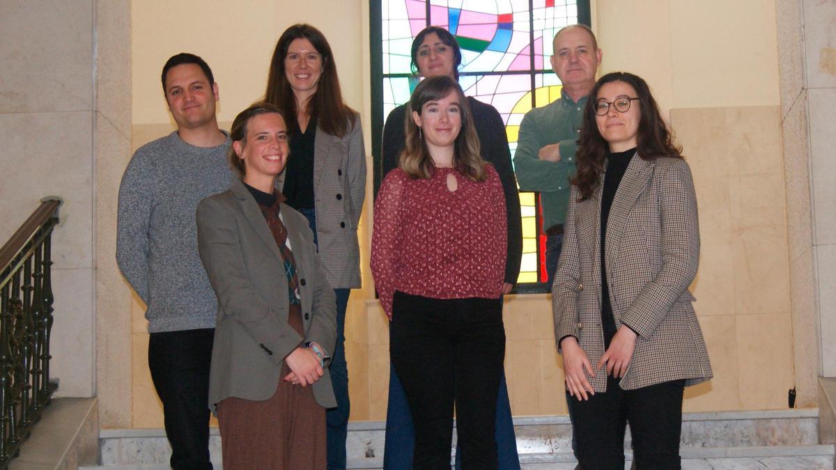 De izquierda a derecha y de arriba a abajo, Ángel García Pérez, Alba González de la Roz, Carolina Tovar, Roberto Secades, Sara Weidberg López, Clara Iza Fernández y Layla Alemán Moussa, del Grupo de Conductas Adictivas de la Universidad de Oviedo.