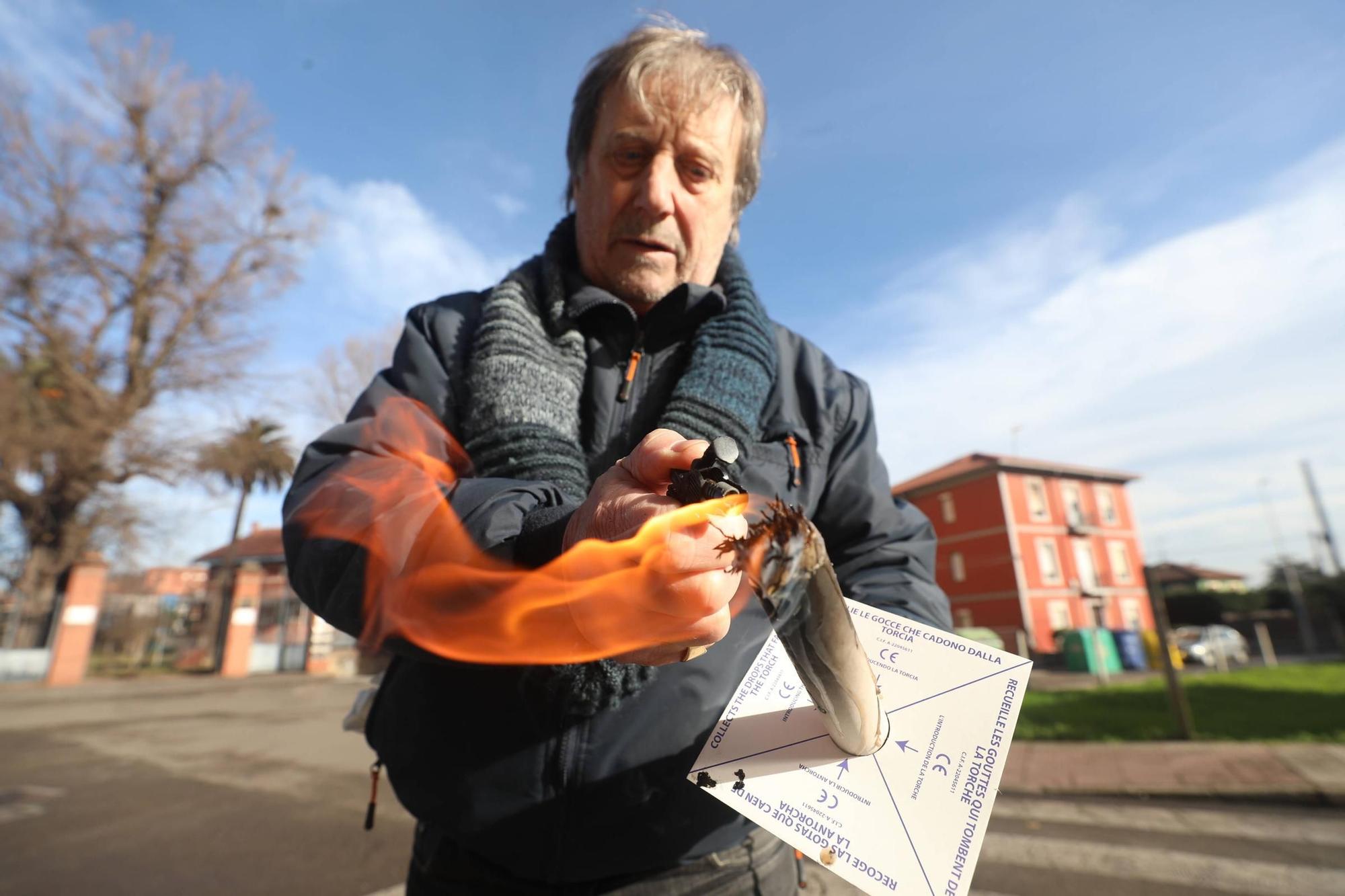 Los vecinos de Jove, en vela por falta de luces de Navidad (en imágenes)