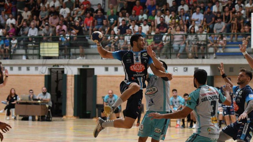 28-25: El Trops se lleva un derbi vibrante ante el Alsur Antequera