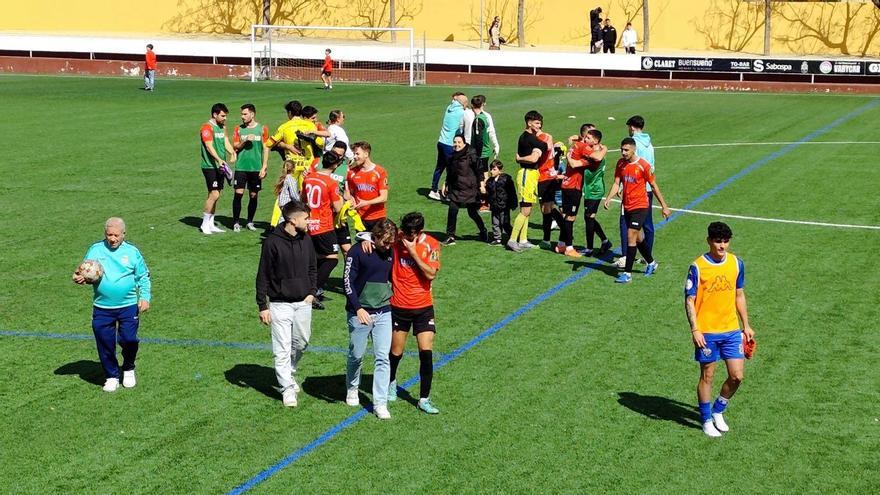 Imagen del final del partido entre Jove Español y Atlético Saguntino