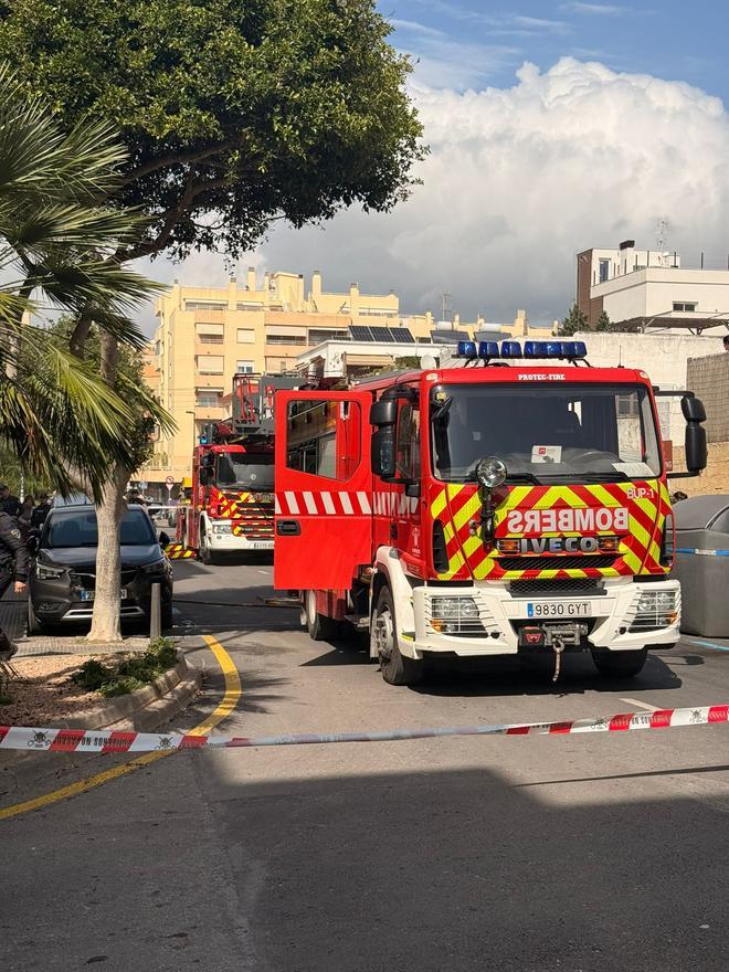 Todas las imágenes del incendio en una vivienda de ses Figueretes, en Ibiza
