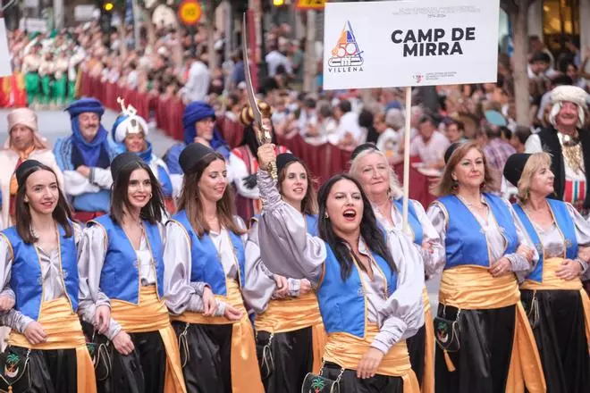 Las mejores imágenes del Desfile del 50 aniversario del Primer Congreso Nacional de Fiestas de Moros y Cristianos en Villena
