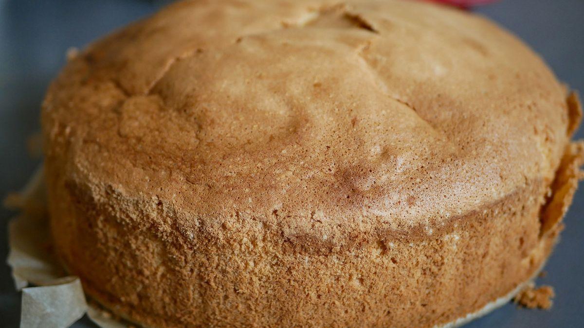 Este bizcocho integral de avena y naranja ayuda a evitar el estreñimiento.