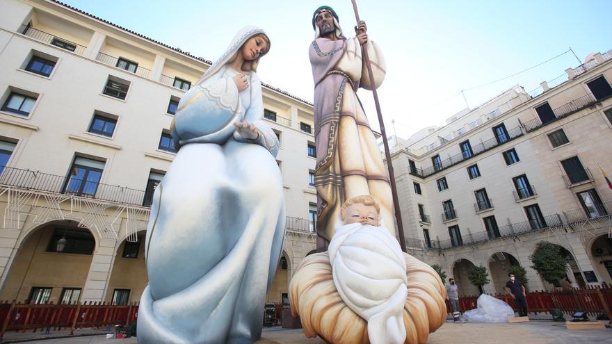 El Niño Jesús se da a conocer en la plaza del Ayuntamiento de Alicante