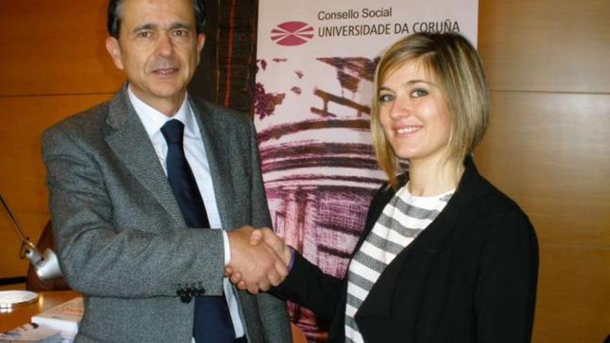 La Universidad premia a una joven del Centro de la Estampa