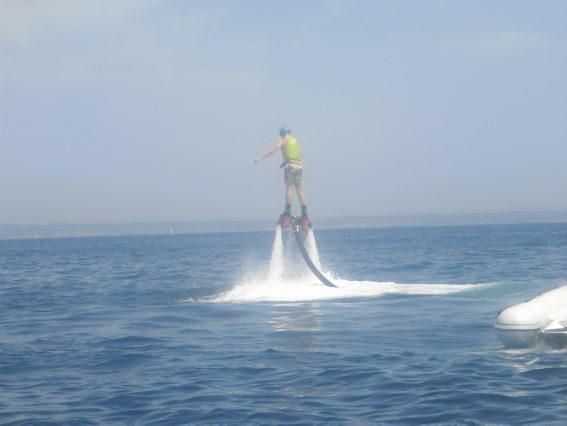 Der MZ-Redakteur steigt mit dem Flyboard in die Lu